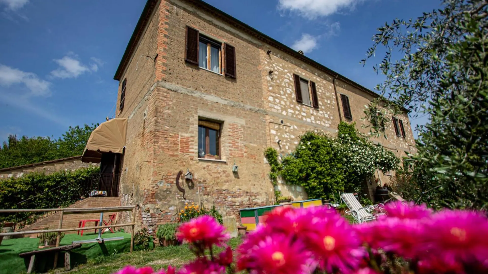 Apartment Agriturismo Biofattoria L'Upupa Montalcino Italy